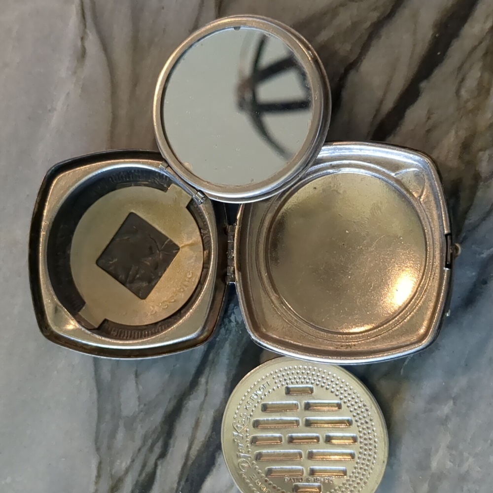Djer Kiss compact - Picture 5 of 6